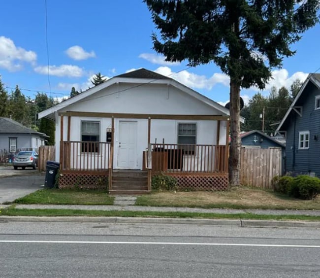 property at 1404 S 2nd St