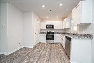 15555 Taylorcrest Dr in Cut And Shoot, TX - Building Photo - Building Photo