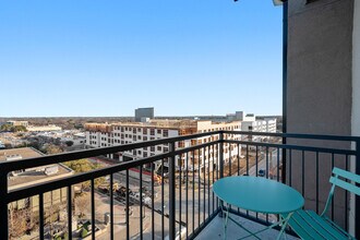 101 S Center St in Arlington, TX - Building Photo - Building Photo
