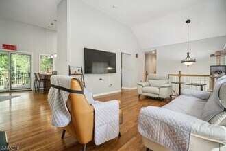 195 Chaucer Dr in Berkeley Heights, NJ - Building Photo - Building Photo