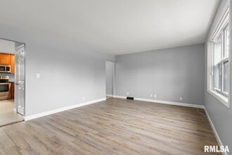 2022 W Glen Ave in Peoria, IL - Building Photo - Building Photo