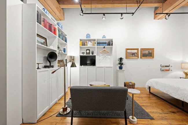 10303-10107 107 St NW in Edmonton, AB - Building Photo - Building Photo