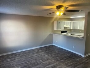 2261 Whitman Ln in Fort Walton Beach, FL - Building Photo - Building Photo