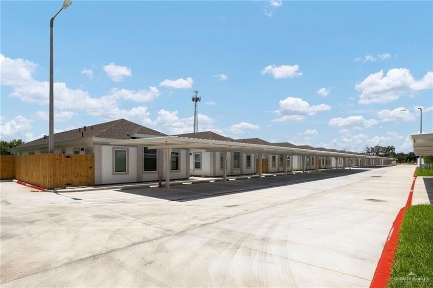 740 N Alamo Rd, Unit 14 in Edinburg, TX - Building Photo