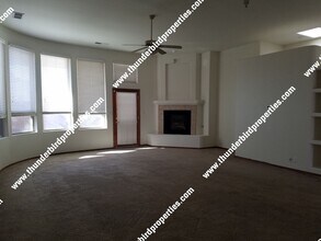 7328 Enchanted Sky Ln NE in Albuquerque, NM - Foto de edificio - Building Photo