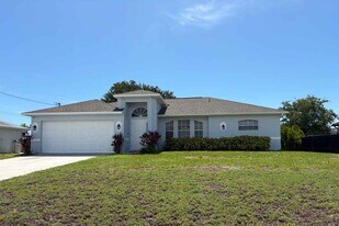 2124 NW 18th Ave in Cape Coral, FL - Building Photo