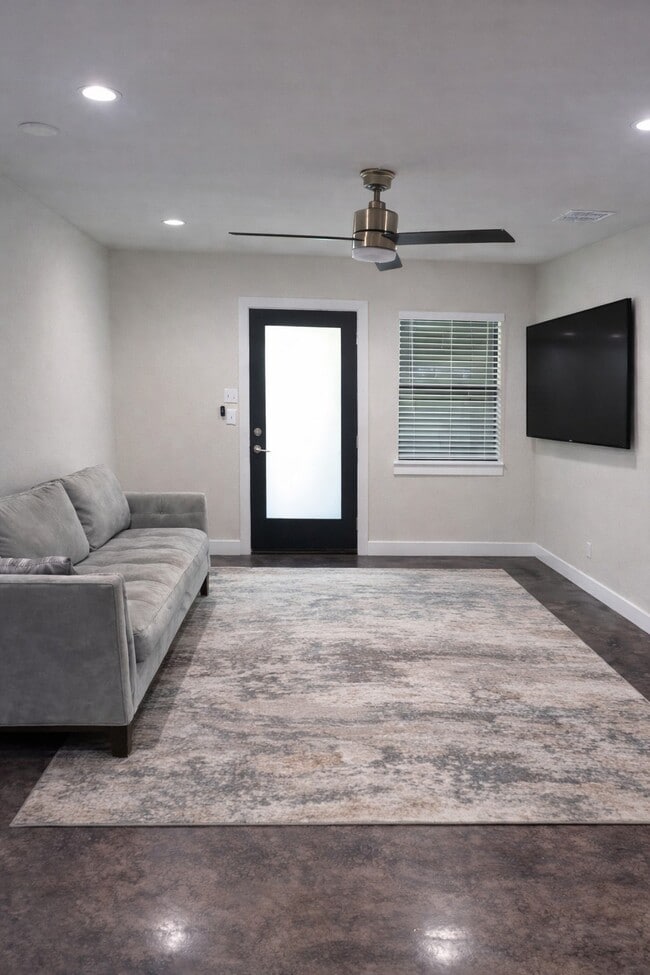 property at 618 E 40th St