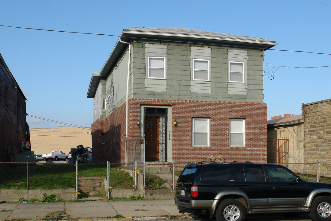 814 S 7th St in Louisville, KY - Building Photo