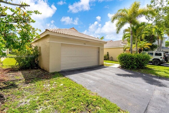 4366 Mahogany Ridge Dr in Weston, FL - Building Photo - Building Photo