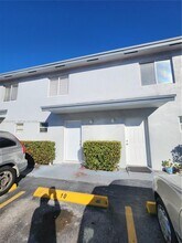 8025 NW 8th St in Miami, FL - Building Photo - Building Photo