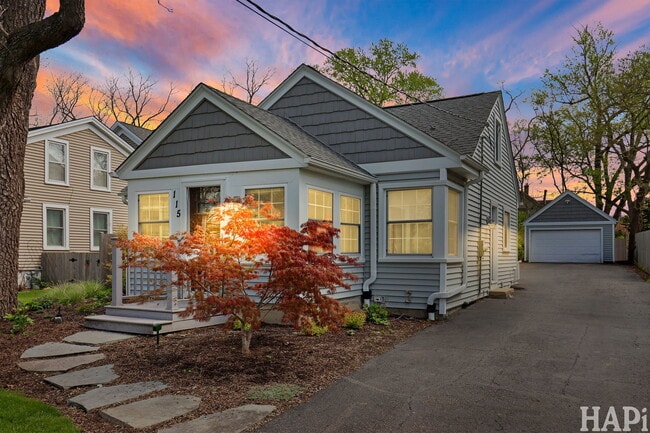 115 N Hager Ave in Barrington, IL - Building Photo - Building Photo