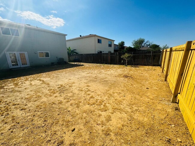 3052 St Isaac Loop in Laredo, TX - Building Photo - Building Photo