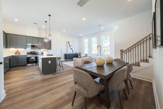 835 Elkhart St in Houston, TX - Building Photo - Building Photo