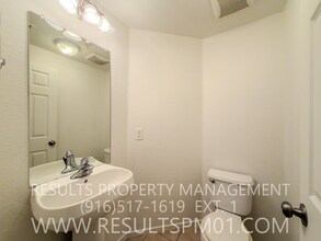 2001 Club Center Dr in Sacramento, CA - Building Photo - Building Photo