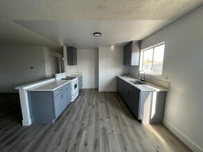 9505 Oak St in Bellflower, CA - Building Photo - Building Photo