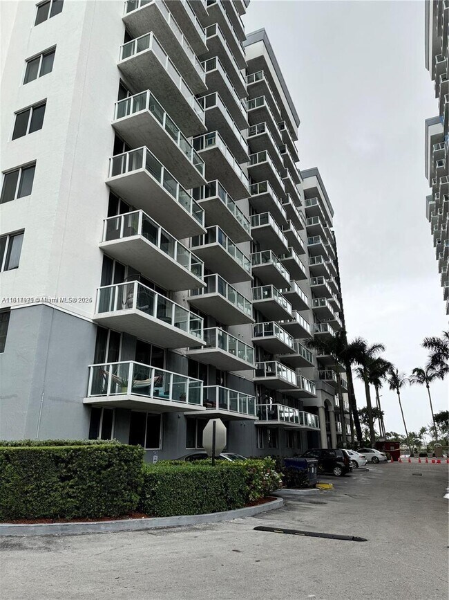 5091 NW 7th St in Miami, FL - Building Photo - Building Photo