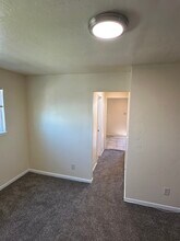 956 Apgar St, Unit 4 in Oakland, CA - Building Photo - Building Photo