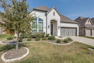332 Oak Hollow Way in Little Elm, TX - Building Photo - Building Photo