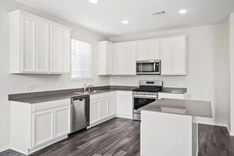 505 Benicia Cv in Liberty Hill, TX - Foto de edificio - Building Photo