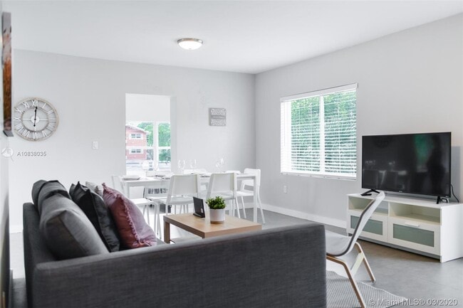 437 NE 69th St-Unit -1 in Miami, FL - Building Photo - Building Photo