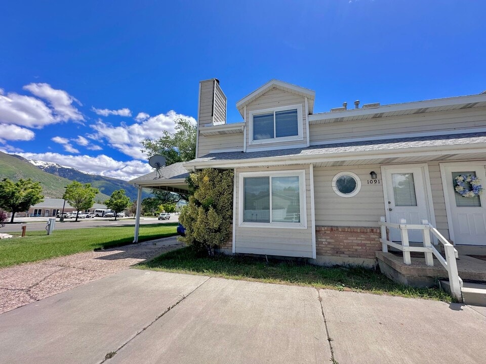 1091-1099 Shepard Ln in Farmington, UT - Building Photo