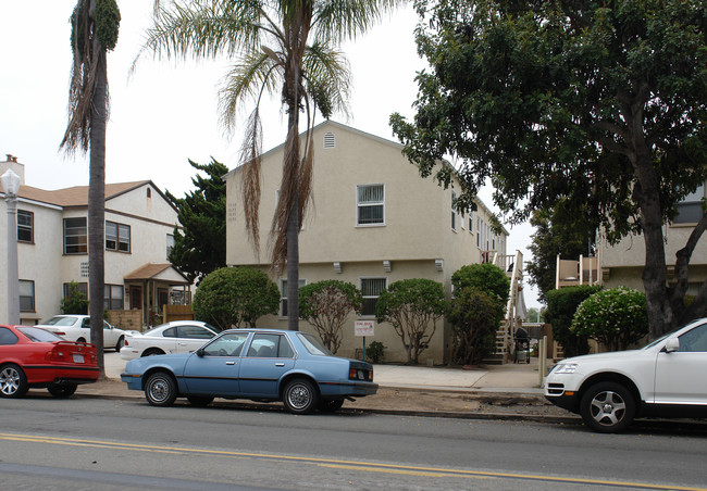 1033-1039 Loring St in San Diego, CA - Building Photo - Building Photo