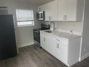 217 SE 20th Ave in Deerfield Beach, FL - Building Photo - Building Photo