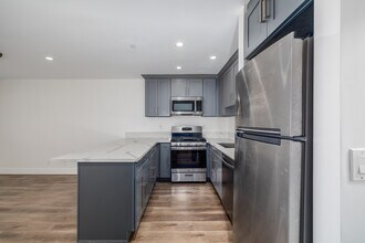 14628 Delano in Van Nuys, CA - Foto de edificio - Interior Photo