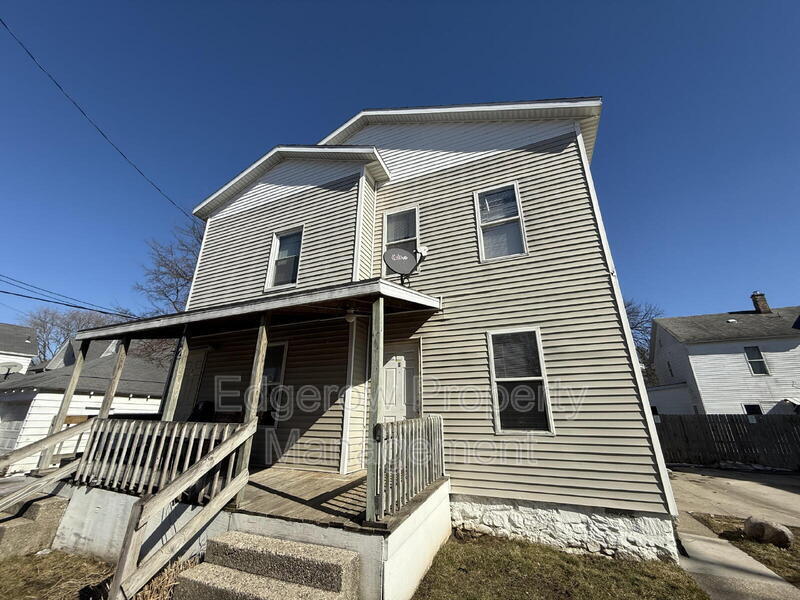 742 Mc Reynolds Ave NW in Grand Rapids, MI - Building Photo