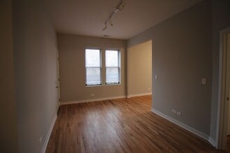 4200 N Milwaukee Ave, Unit 2 in Chicago, IL - Foto de edificio - Building Photo