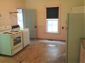 38 Pine St in Orono, ME - Building Photo - Building Photo