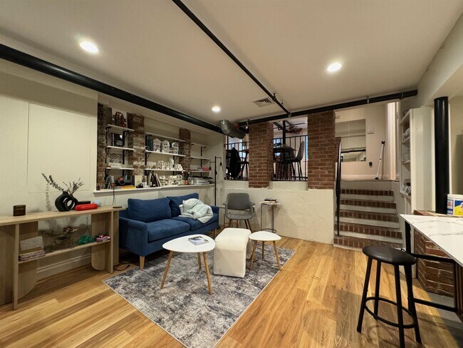 1110 Massachusetts Ave, Unit 1 in Cambridge, MA - Building Photo - Building Photo