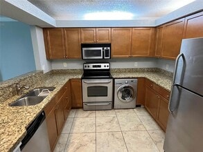 2630 Coconut Bay Ln in Sarasota, FL - Foto de edificio - Building Photo