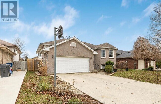 1597 Whitewood Dr in Lakeshore, ON - Building Photo - Building Photo