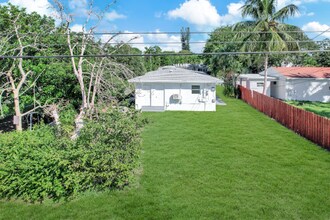 2212 Roosevelt St in Hollywood, FL - Building Photo - Building Photo