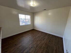 880 Charles Ln-Unit -3 in Porterville, CA - Building Photo - Building Photo