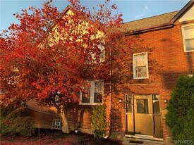 657 Englewood Ave in Buffalo, NY - Building Photo