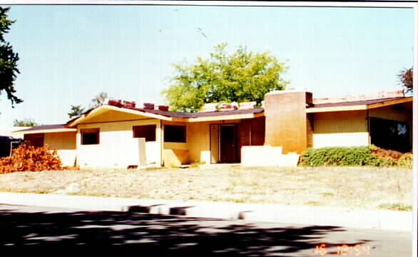 195 Eucalyptus Ave in Cotati, CA - Foto de edificio