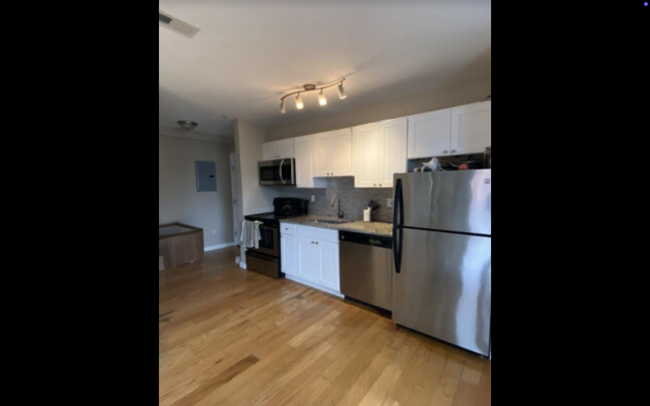 55 Chelsea St, Unit #3B