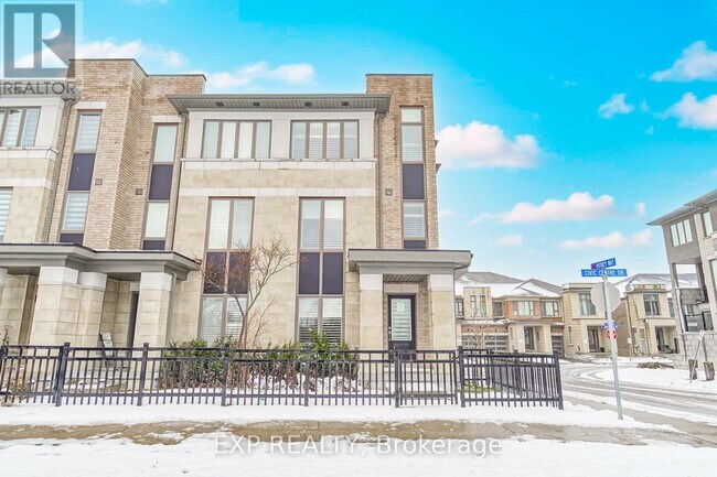 1 Shawfield Way in Whitby, ON - Building Photo - Building Photo