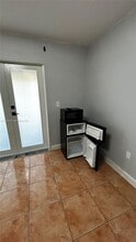 13069 NW 9th Terrace in Miami, FL - Foto de edificio - Building Photo