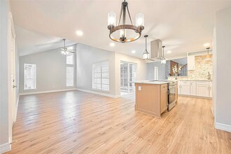 2446 Long Reach Dr in Sugar Land, TX - Building Photo - Building Photo