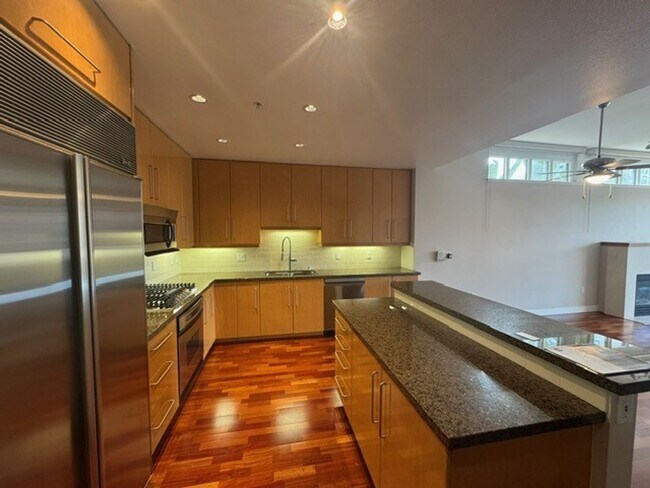 property at 700 W Harbor Dr
