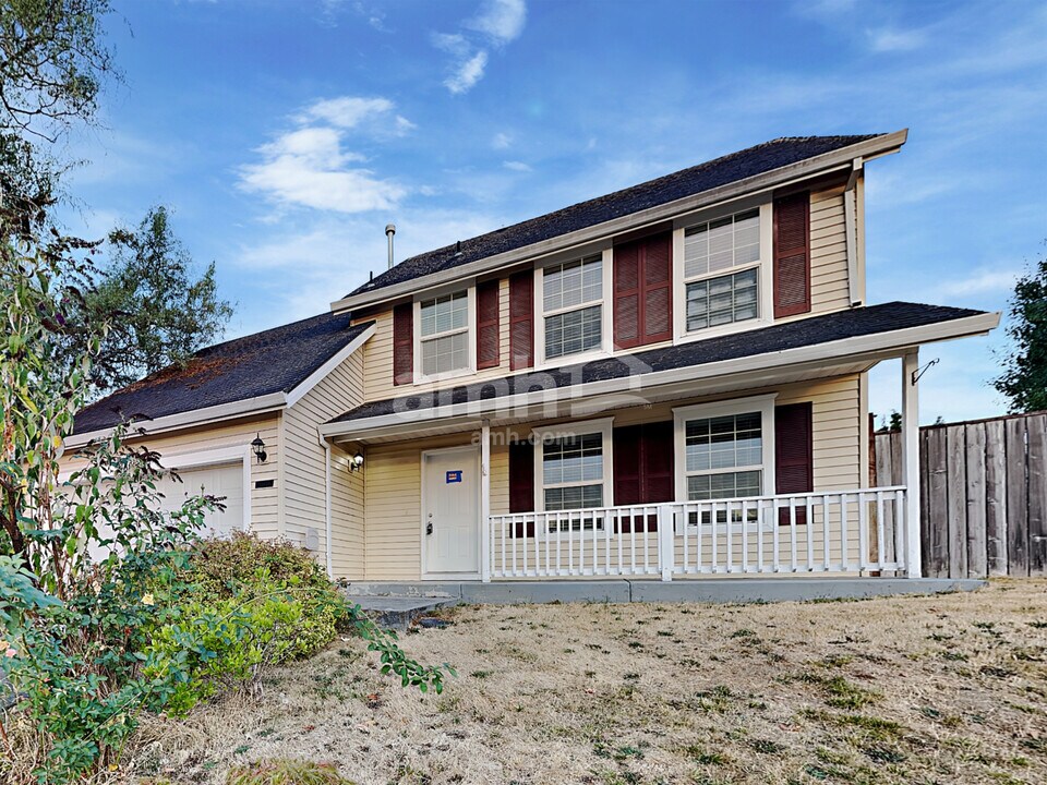 34607 Rocky Ct in Saint Helens, OR - Building Photo