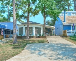 21 Harbour Ln in Coldspring, TX - Building Photo