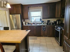 66 Eagle St in Newmarket, ON - Building Photo - Building Photo