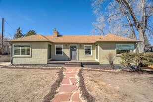 2022 Woodburn St, Unit The Emperor Upstairs #1 in Colorado Springs, CO - Building Photo