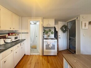 643 Saratoga St in Boston, MA - Foto de edificio - Building Photo