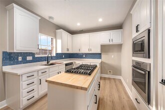 302 Harbor Cir in Montgomery, TX - Building Photo - Building Photo