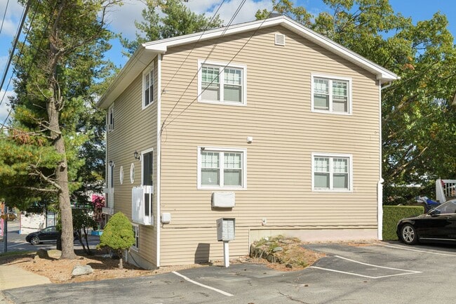 235 Gentian Ave in North Providence, RI - Building Photo - Building Photo